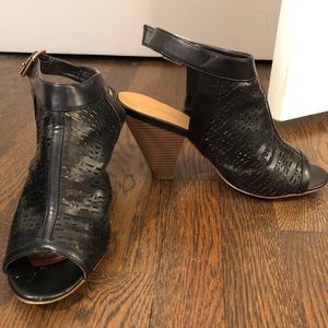 Adorable summer sandals size 10